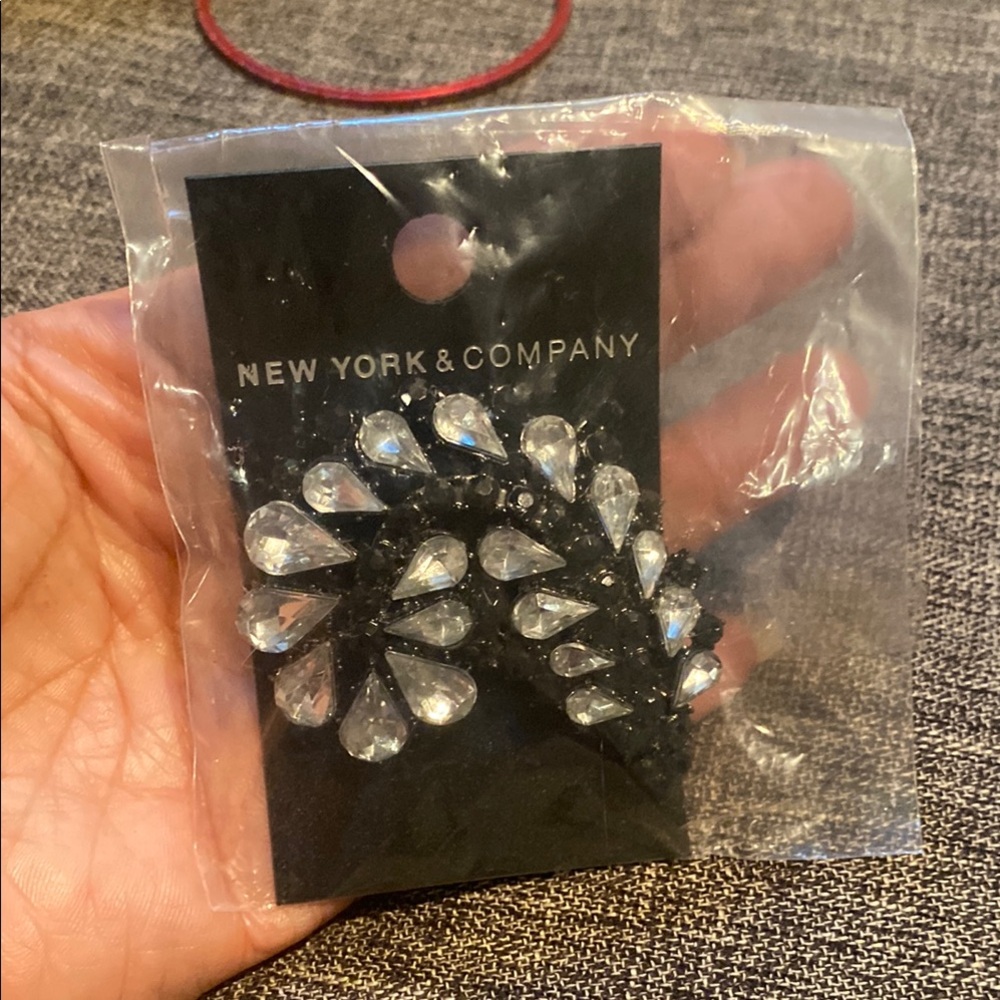 New York & Company Black and Silver Teardrop brooch